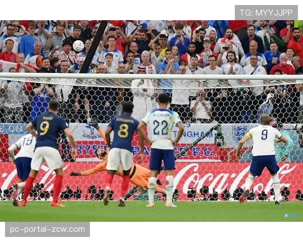 凯恩主罚点球被埃德森扑出，错失为拜仁扳平良机